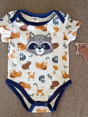 Baby One-Piece Bodysuit with Woodland Raccoon Applique - Navy Trim